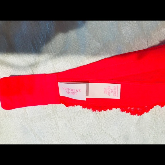 VS Strapless Convertible Lace Bra - Picture 6 of 7